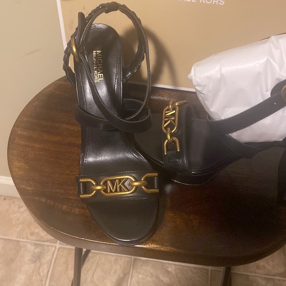 Michael KORS - Picture 3 of 8